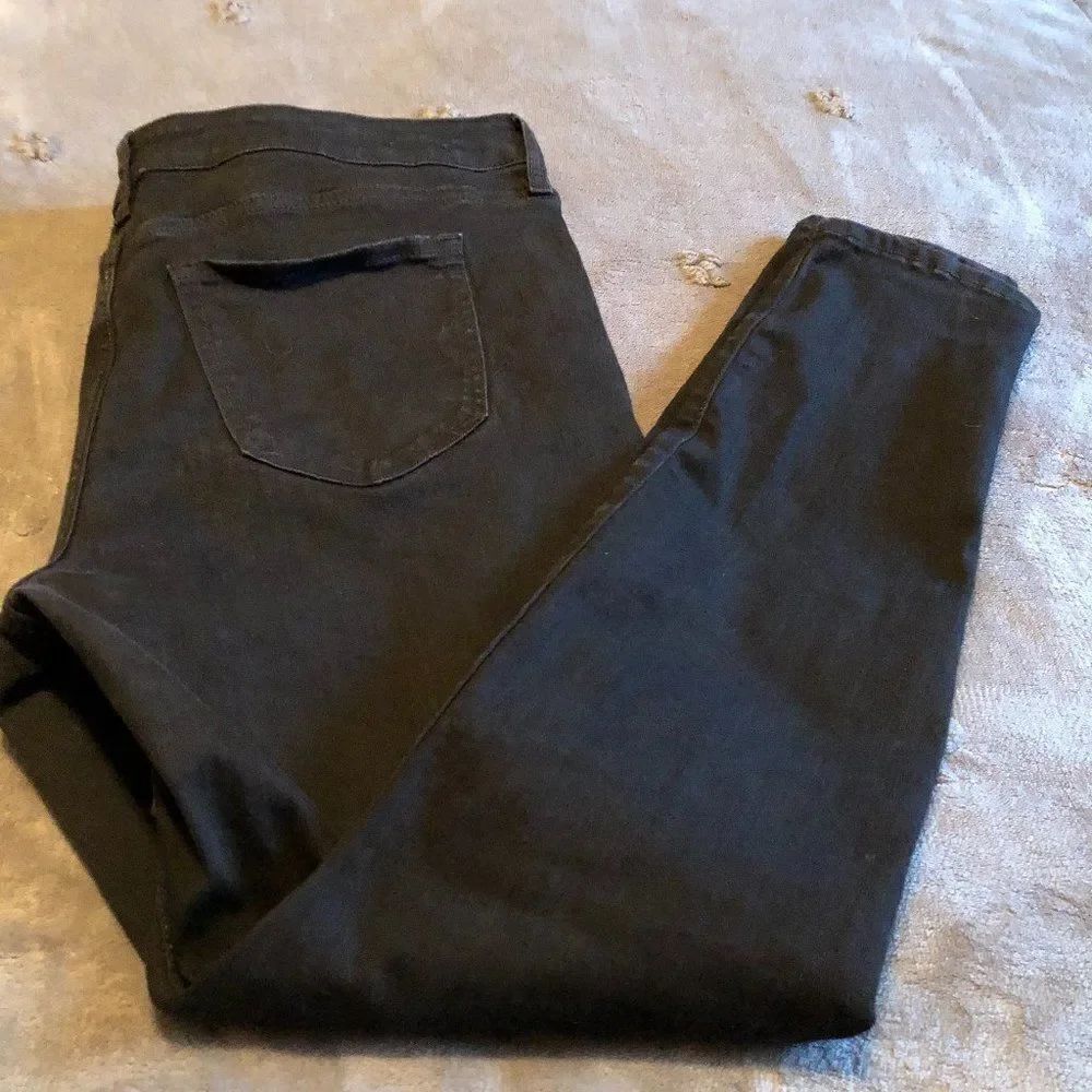 GAP Womens Black Jean Size 16/33R Legging. J1
